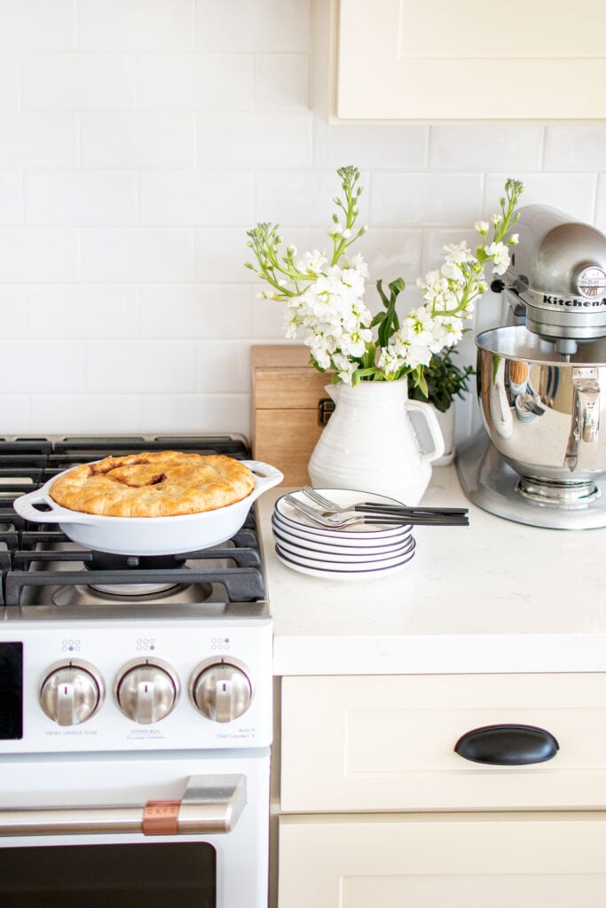 kitchen oven with pie on it