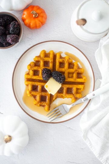 healthy pumpkin waffles